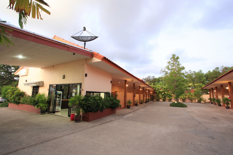 Exterior & Views 19