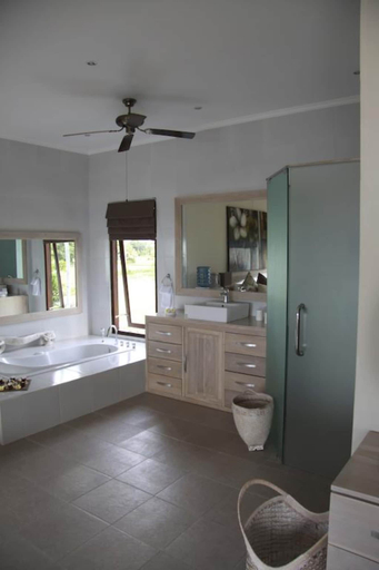 Bathroom, The Beach Front Villas - North Bali, Buleleng