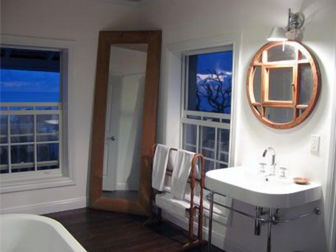 Bathroom, Squires Estate