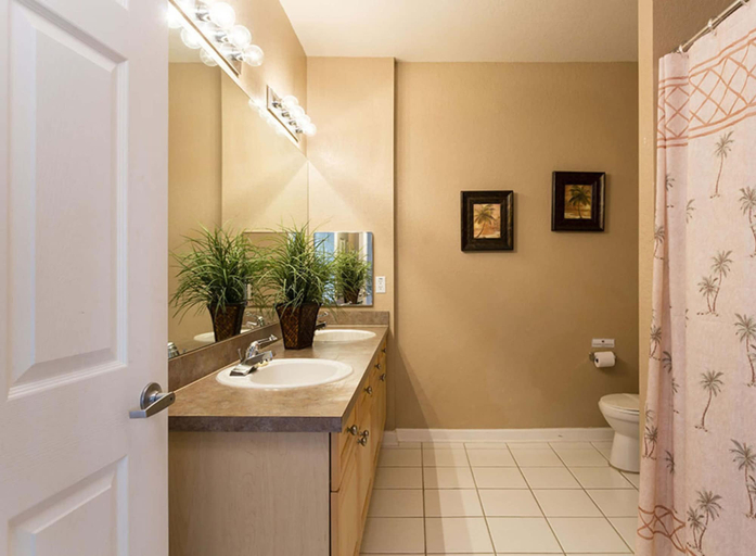 Bathroom 4, Kinsale, Polk