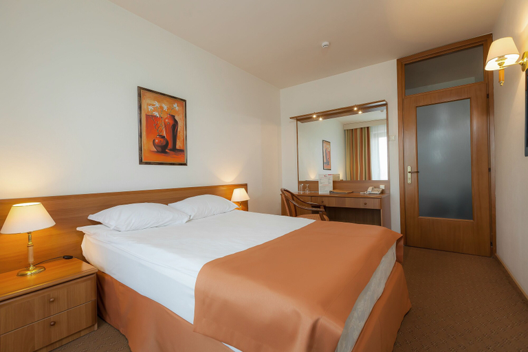 Bedroom 3, Victoria Hotel Chelyabinsk, Chelyabinsk gorsovet