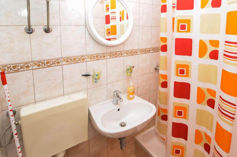 Bathroom 3, Apartments Karla, Orebić
