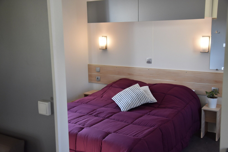 Bedroom 3, Camping Et Village Vacances La Cheneraie, Lot