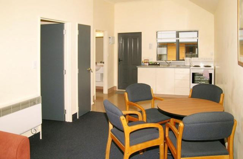 Others 5, The Peaks Motor Inn, Ruapehu