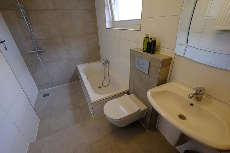 Bathroom 4, City Centre Residence, Amsterdam