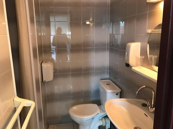 Bathroom, La Maison Carrée, Rhône