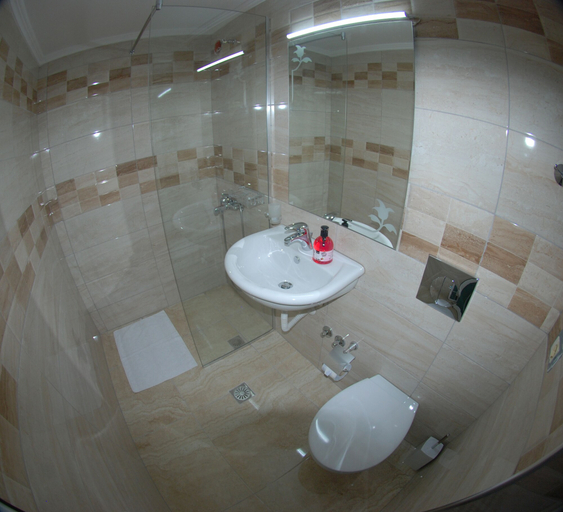 Bathroom 2, Crown Deluxe Apartments, Sarandës