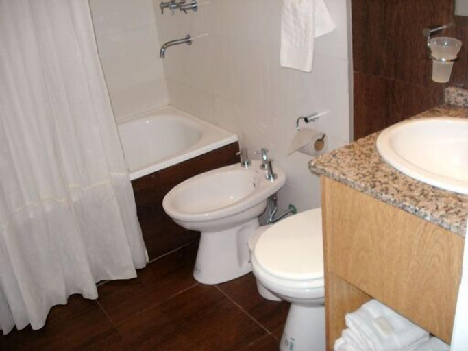 Bathroom 3, Hotel Puesta del Sol, San Rafael