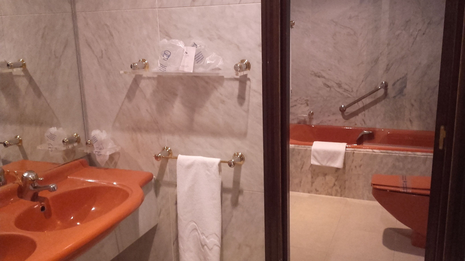 Bathroom 5, Balneario de Ledesma, Salamanca