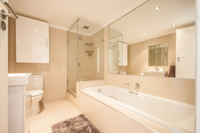 Bathroom 3, 3 Canterbury Square, City of Cape Town
