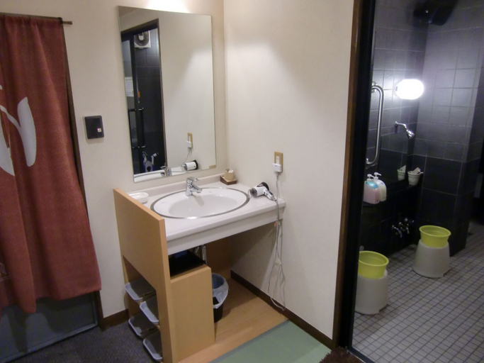 Bathroom 4, Economy Hotel Hoteiya, Taitō