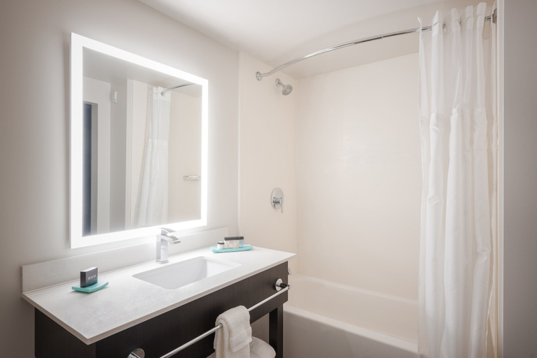 Bathroom 5, Hotel Interurban Seattle Airport SeaTac, Tukwila