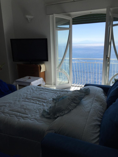 Bedroom 3, Villa Iazzetta, Salerno
