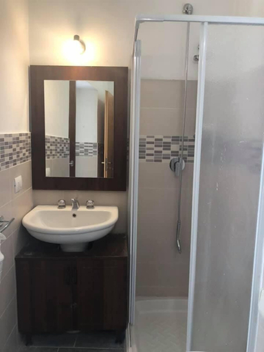 Bathroom 5, Il Minotauro, L'Aquila