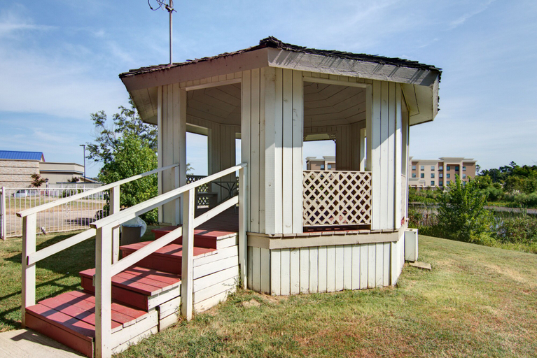 Exterior & Views 2, Motel 6 Mount Pleasant, TX, Titus