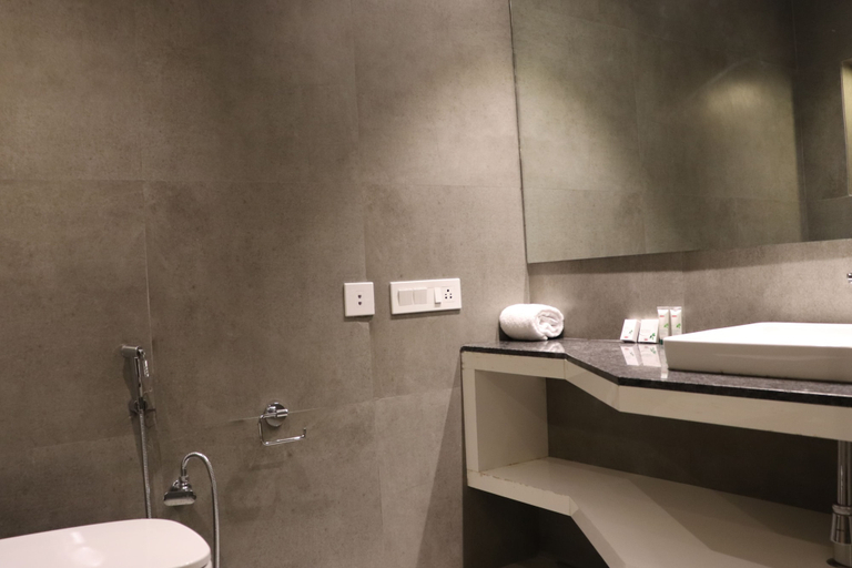 Bathroom 4, Hotel Le Amor, Kota