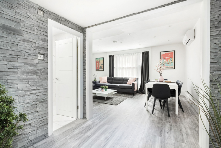 Others 4, Luxury 3 Bed Apartment in Central London, London