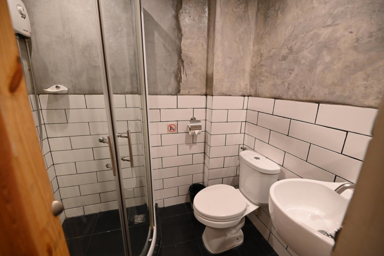 Bathroom 4, Sribumpen+, Yannawa