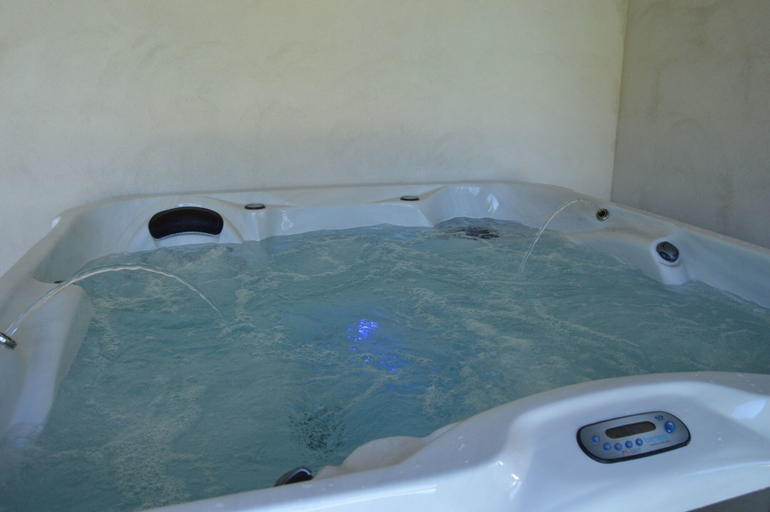 Bathroom 5, Le Coteau de Bazeille, Lot-et-Garonne