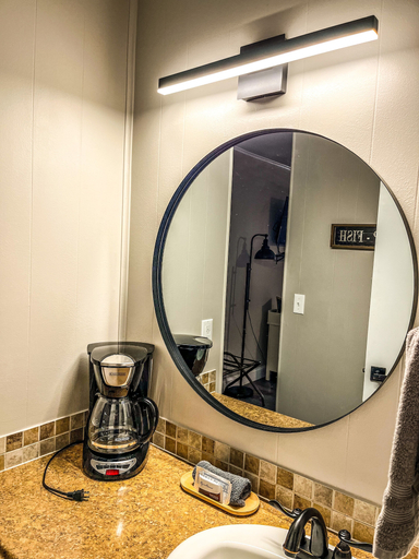 Bathroom 3, Reel Inn and Lodge, Wood