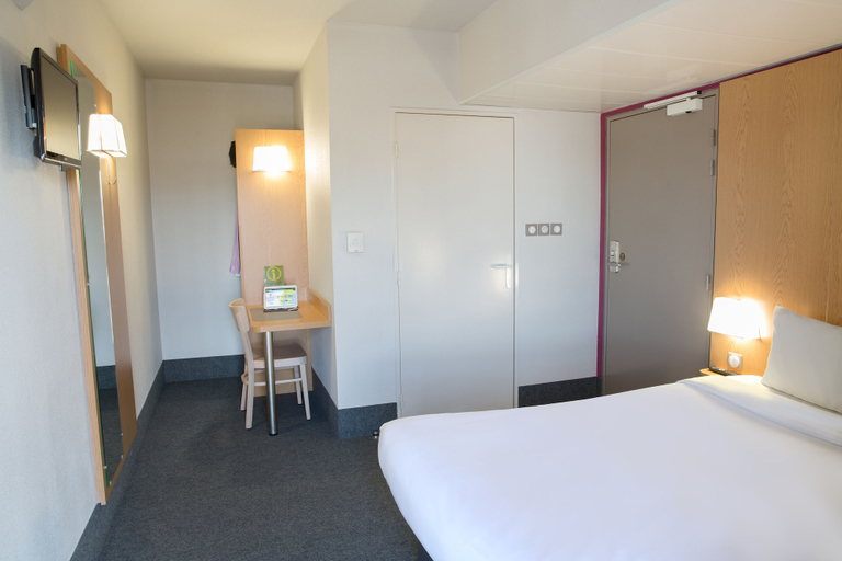 Bedroom 3, B&B HOTEL Marseille Euromed, Bouches-du-Rhône