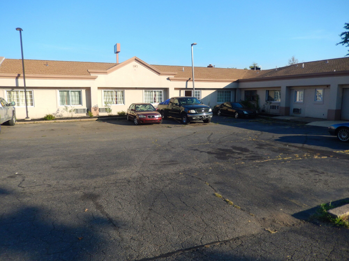 Exterior & Views 2, Riverview Motel, New Castle
