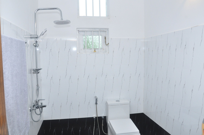 Bathroom 2, Kurumba Hills, Bentota