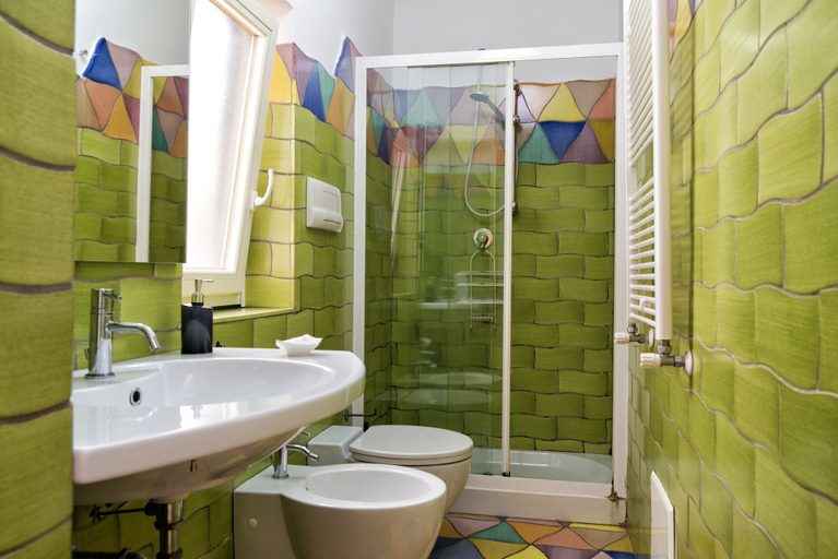 Bathroom 5, B&B Adelberga, Salerno
