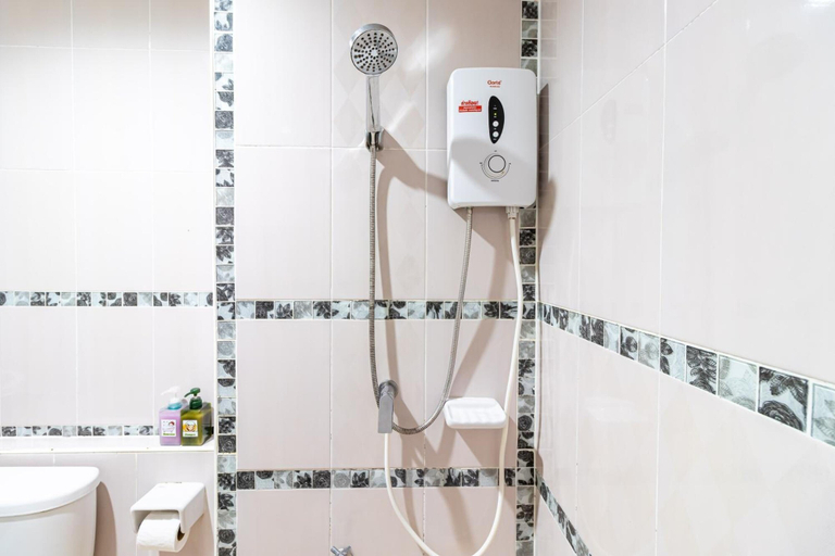 Bathroom 5, Central View Hostel, Hat Yai