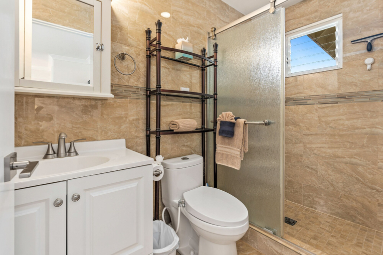 Bathroom 4, Fern Grotto Inn, Kauai