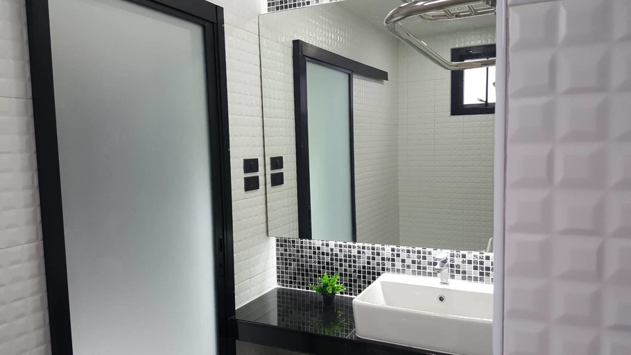 Bathroom 5, DD Modern House, Muang Surat Thani