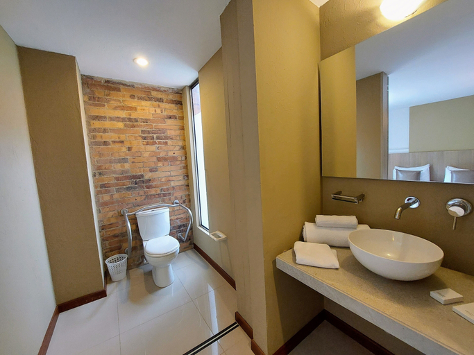 Bathroom 4, Viaggio Urbano, Santafé de Bogotá
