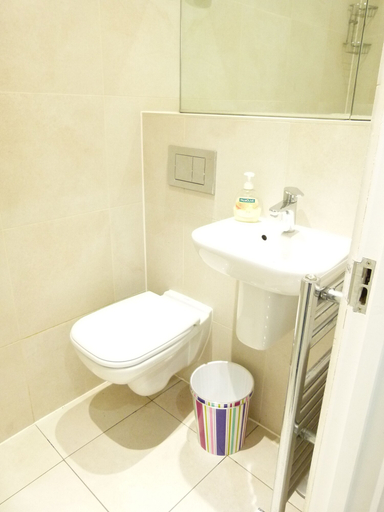 Bathroom 4, SS Property Hub - Apartment close to Hyde Park, London