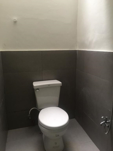 Bathroom 3, The Hub District Hostel and Dorm, Makati City