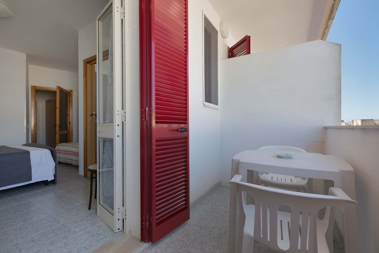 Property grounds 3, 2465 Sunnyside Primo Piano by Barbarhouse, Lecce
