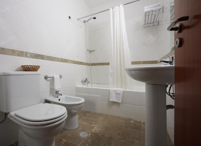 Bathroom, Galeria Suite Hotel, Aveiro