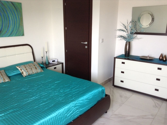 Bedroom 3, Luxury Seafront Apartment With Pool, Saint Paul's Bay