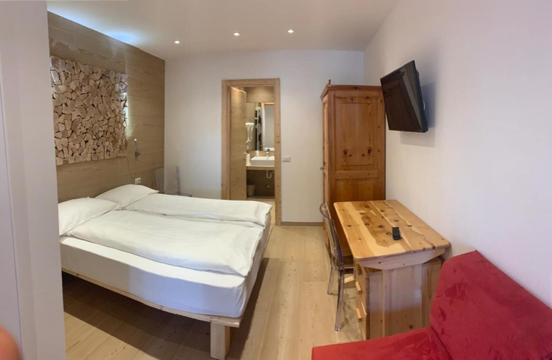 Bedroom 3, Hotel Cristiania, Trento