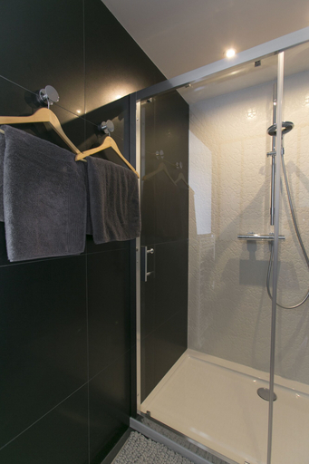 Bathroom 5, Le Presbytère de Thiverval, Yvelines