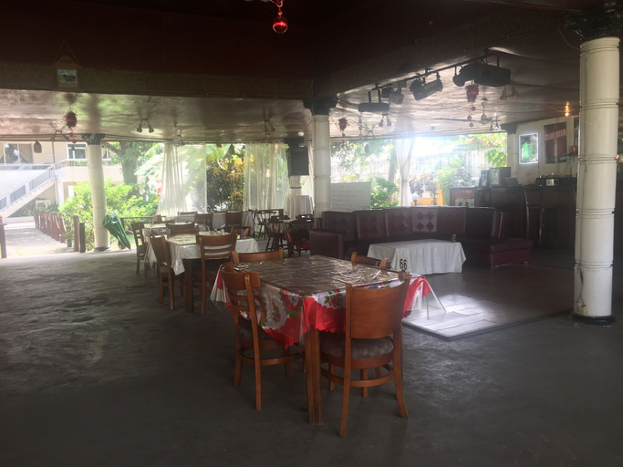 Food & Drinks 5, Embassy Suites Hotels & Restaurant, Greater Monrovia