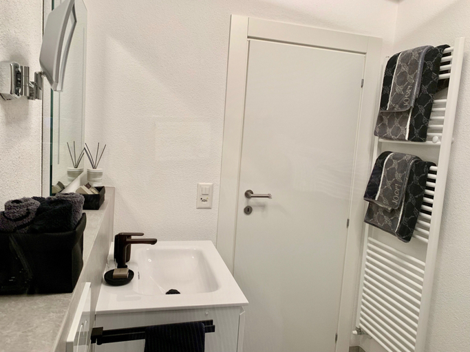 Bathroom 3, Bijou Lido Golf, Locarno