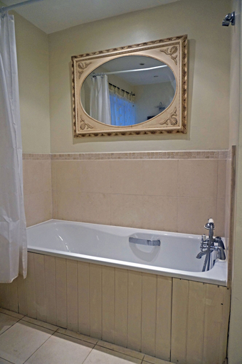 Bathroom 4, Fabulous Brunswick by the sea, Brighton and Hove