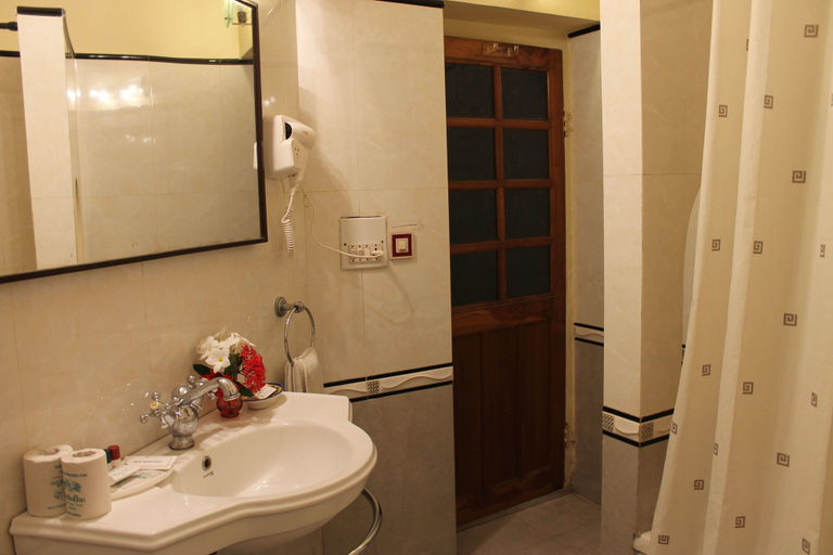 Bathroom 5, Madhuban - A Heritage Home, Jaipur