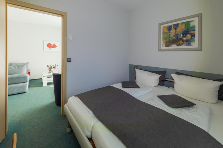 Bedroom 3, Business Vital Hotel, Suhl