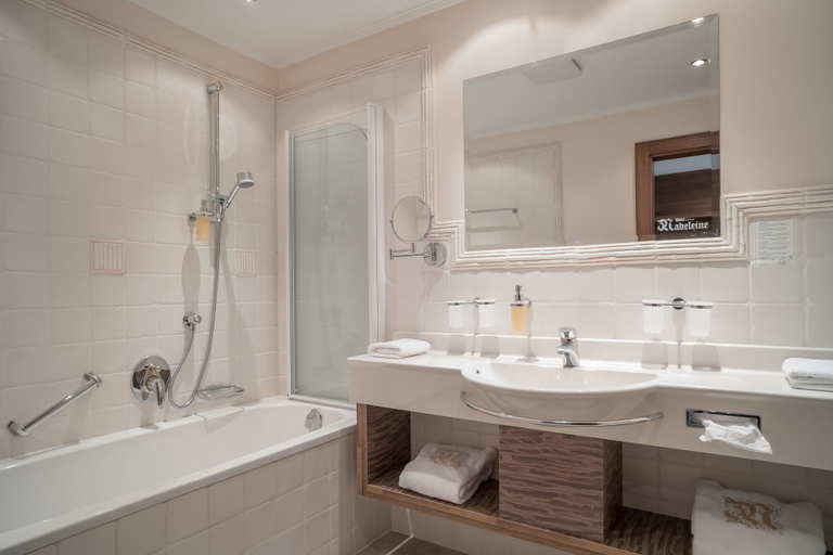 Bathroom 4, Hotel Madeleine, Imst