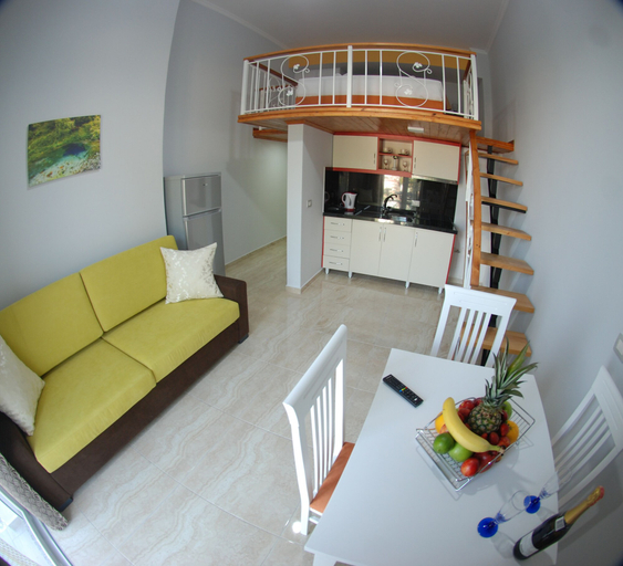 Others 3, Crown Deluxe Apartments, Sarandës