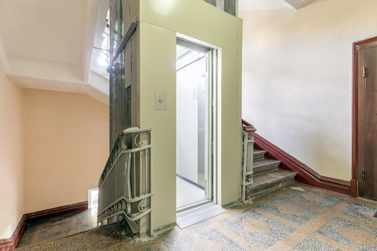 Others 4, Apartment on Park Pobedy, Western
