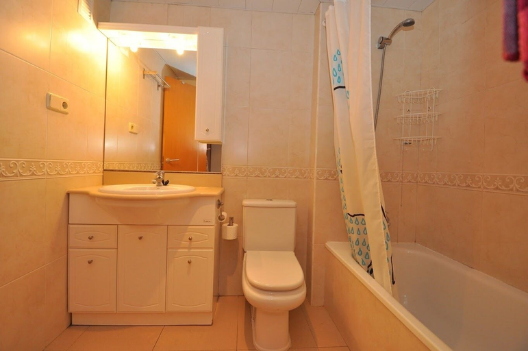 Bathroom, Apartamento Marfull Lloretholiday, Girona