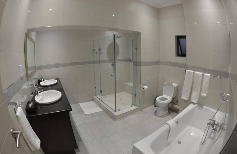 Bathroom, Regent Hotel Kgale, Gaborone