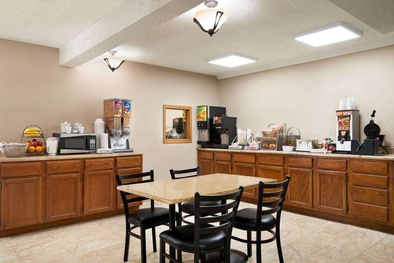 Food & Drinks 5, Super 8 by Wyndham Liberal KS, Seward